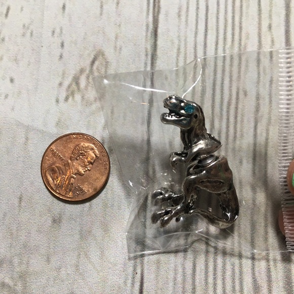 Dinosaur earring set (mystery) silver or gold new - Picture 6 of 8